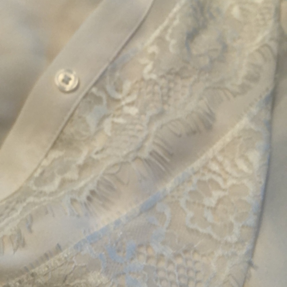 Express off-white lace portofino blouse - Picture 4 of 6